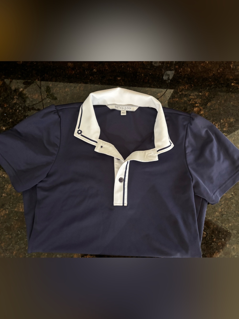 SMITH & QUINN Women's Navy Short Sleeve Polo Tee with White Contrast Collar
